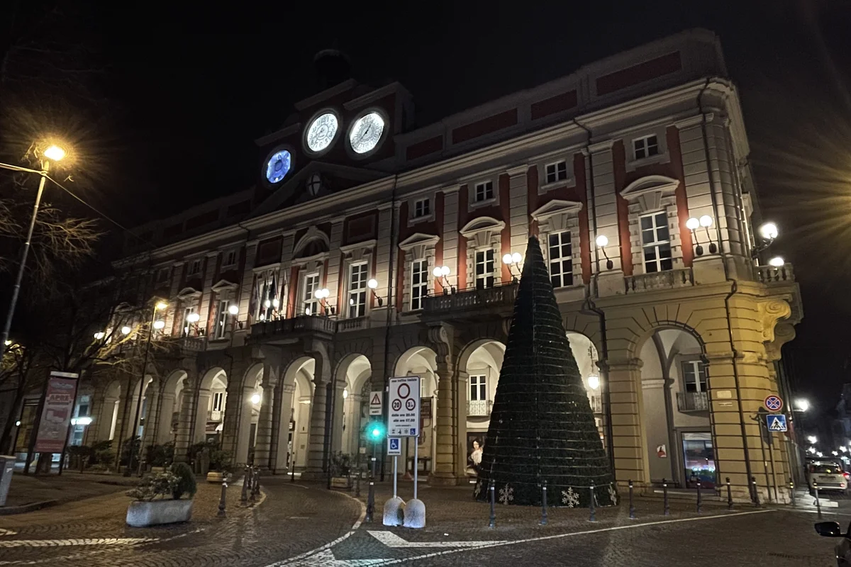 Palazzo Rosso e Orologio con Galletto (Palazzo del Municipio)